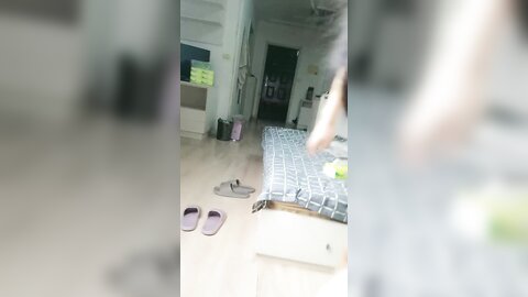 ❤️❤️最近约的听话小姐姐，埋头舔屌特写，口硬干多毛骚逼，第一视角正入，抽插猛怼，操的流白浆，最后射嘴里