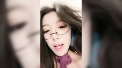 ❤️❤️颜值车模小姐姐，酒店炮友操逼，微毛超肥美穴，翘起双腿求插入，黑丝高跟鞋骑上来，让人欲罢不能