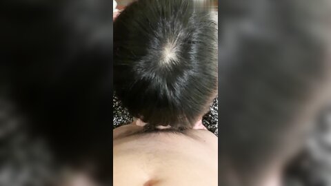 《百度云泄密》小伙和性欲旺盛的美女同事❤️在商场的更衣间直接开干