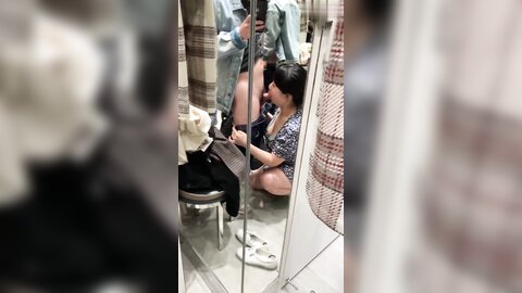 《百度云泄密》小伙和性欲旺盛的美女同事❤️在商场的更衣间直接开干