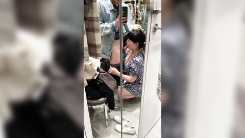 《百度云泄密》小伙和性欲旺盛的美女同事❤️在商场的更衣间直接开干