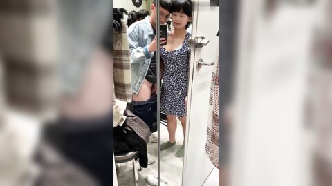 《百度云泄密》小伙和性欲旺盛的美女同事❤️在商场的更衣间直接开干