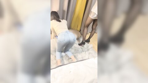 双飞高颜值闺蜜 啊不行了疼 萝莉美眉身材苗条鲍鱼粉嫩 被无套输出 再操御姐型多毛大鲍鱼