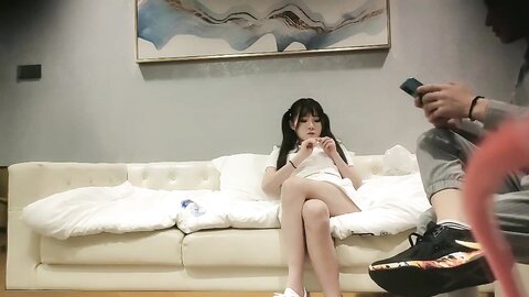 双马尾萝莉美眉 啊啊不要不行了 身材娇小苗条 稀毛鲍鱼粉嫩 穿上黑网丝被大鸡吧小哥在沙发各种输出