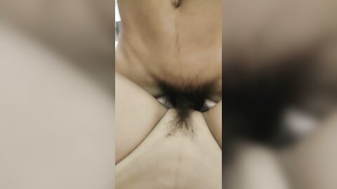 反差小野猫露脸精彩大秀直播，被小哥爆草给狼友看互动撩骚，揉奶抠逼压在身下无套抽插，内射中出精彩又刺激