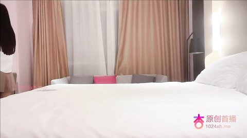 小王探花酒店重金约炮❤️外表很清纯的兼职学生妹各种姿势爆插她的小黑B