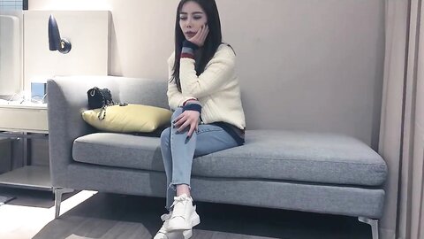 高颜大奶小姐姐 你这个怎么这么大吖 这个吊简直吊 老公我爽够了我错了 身材丰满被大鸡吧多姿势