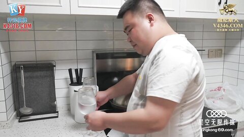 星空传媒XKVP086兽父将女儿送给兄弟迷晕爆操