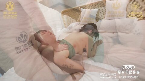 星空传媒XKVP088淫荡女儿用大奶子勾引亲爸