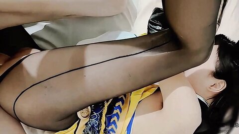 ⚡专约极品学妹大神『江南第一炮总』调教某大学02年清纯女大，在学校装作一副高高在上高冷的样子，在床上大方吃鸡巴