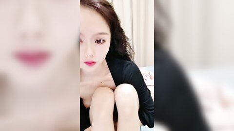 ❤❤一字马尤物网红女神，黑丝袜极品美腿，假屌足交扣穴，紧致小骚逼，高跟鞋站立一字马，骑乘位深插小穴