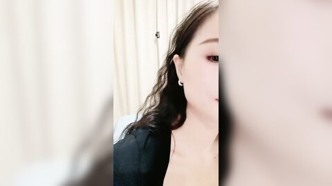 ❤❤一字马尤物网红女神，黑丝袜极品美腿，假屌足交扣穴，紧致小骚逼，高跟鞋站立一字马，骑乘位深插小穴