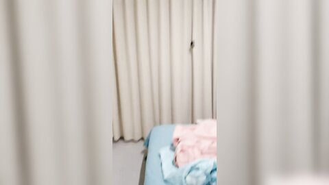 ❤❤一字马尤物网红女神，黑丝袜极品美腿，假屌足交扣穴，紧致小骚逼，高跟鞋站立一字马，骑乘位深插小穴