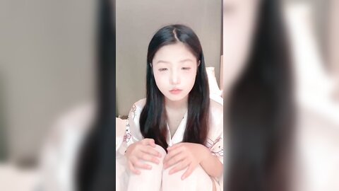 ❤❤纯欲系天花板4，甜美少女酒店约炮，一线天馒头肥穴，白色丝袜，美腿足交大屌，抽插嫩穴骑乘位