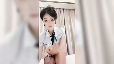 ❤❤网红姐妹花4，酒店双飞名场面，豹纹边性感黑丝，轮流干小骚逼，爽的淫水直流，换上制服，极度诱惑