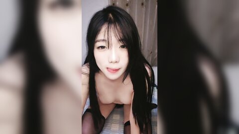 ❤️仙女落泪【 06年小甜甜】校花女神带闺蜜首播道具互插，播着播着觉得自己很委屈泪流不止！