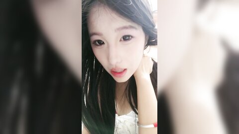 九亿少男梦新来的极品露脸美女，黑丝白虎诱惑有舌钉，舔了鸡巴吸蛋蛋看着好骚，被大哥各种体位抽插射逼里面