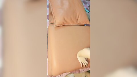 大哥好猛给无毛白虎小萝莉干哭了，全程露脸大鸡巴放肆抽插，小萝莉痛苦呻吟，逼逼都干肿干出血了还在蹂躏她