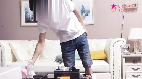 小李探花2000元约炮❤️暑期出来兼职的学生妹直接把她干到受不了了