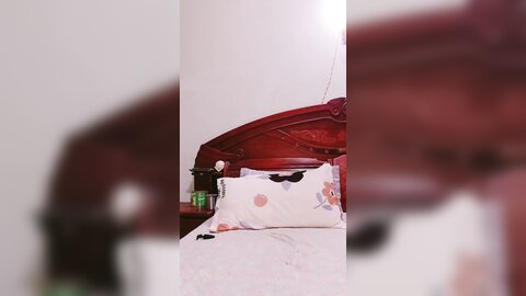 年8月，暑期大学生兼职，【学妹兼职】，被中年大叔忽悠家中，啪啪狂草，拉屎自慰极度反差！