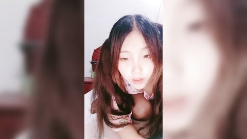 年8月，暑期大学生兼职，【学妹兼职】，被中年大叔忽悠家中，啪啪狂草，拉屎自慰极度反差！