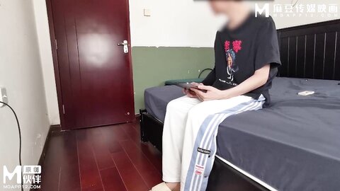 三只狼SZL-007白丝软萌妹被老师无套洗礼