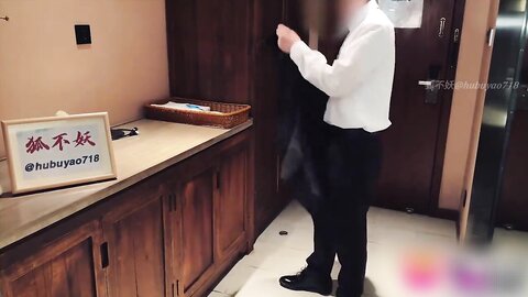 超颜值极品女神〖狐不妖〗带性感母狗秘书出差黑丝诱惑无套内射，性感黑丝小高跟LO包臀裙，优雅气质尤物小骚货
