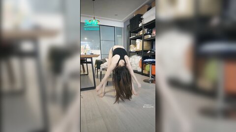 ❤️√【强推~高颜值平面模特小苹果】21岁平面模特，肌肤雪白三位男主玩6P群啪超刺激很淫荡各种骚穴