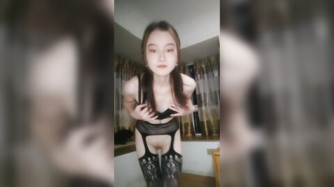 ❤️❤️气质尤物美御姐，首次男友操逼，吊带网袜无毛美穴，埋头吸吮吃屌，主动骑乘位插穴，极品美臀上下套弄