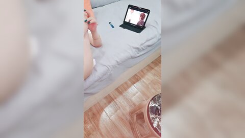 ❤️❤️淫荡巨乳嫂子，一对豪乳大又软，呼之欲出，翘起屁股把内裤，骑乘位自己动，后入撞击奶子晃动