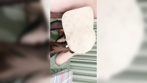❤️❤️鸭舌帽超嫩穴妹妹，舌吻调情站立后入，操的浪叫不断，想捅菊花进不去，猛干小骚逼