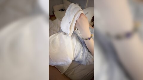 性感身材清纯气质学妹✅纤纤美腿玲珑身段劲爆完美身材，酥酥的每一寸皮肤 粉嫩的乳头 攻速拉满让小妹妹体验