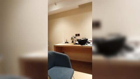 纹身哥酒店重金约炮蛇精脸学生妹❤️操的太猛Bb都干出血了
