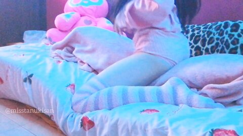 Kawaii Asian Girl Touching Her Pussy And Humping Pillow When Parents Ar