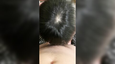 ⚫️⚫️屌炸天！年轻小情侣寻求刺激，在喧嚣的商场试衣间对着镜子边拍边肏全程露脸，对话淫荡