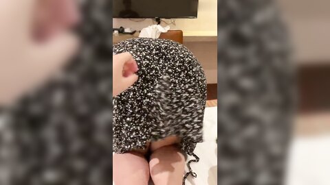 ⚫️⚫️屌炸天！年轻小情侣寻求刺激，在喧嚣的商场试衣间对着镜子边拍边肏全程露脸，对话淫荡