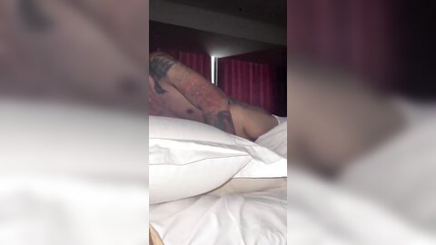 小女友 嗯疼 现在疼吗 不疼很爽爸爸顶我 操死我 身材娇小 被大鸡吧男友无套输出 操的爸爸叫不停 内射