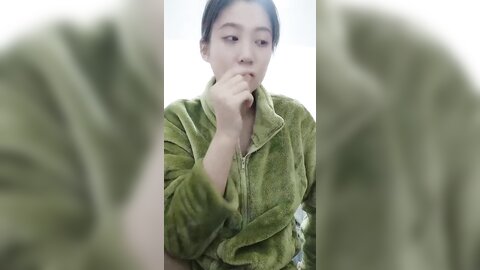 漂亮大奶小姐姐吃鸡啪啪 那我射哪里你嘴里 皮肤白皙 在家被大鸡吧帅气男友无套输出 不能内射 射了一脖子