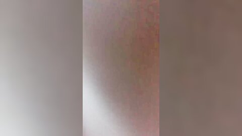 颜值不错的宝贝露脸被大鸡巴疯狂蹂躏，肤白貌美身材好大粗鸡巴无套插入，各种体位爆草，干的姑娘快哭了刺激