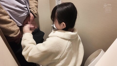 HMN-593 He Is Being Fed By His Daddy's Friends. He Sells His Wife's Stepdaughter To His Ro●con Friends And...
