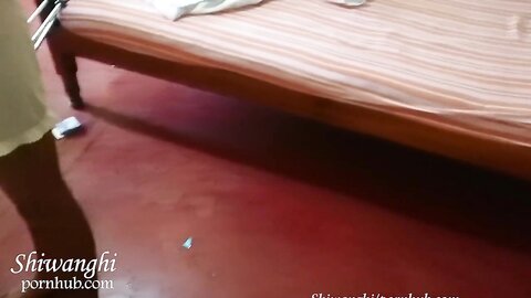යුෂ බාර් එකේ පිටුපස තබාගෙන සතුටක් ලැබුවා