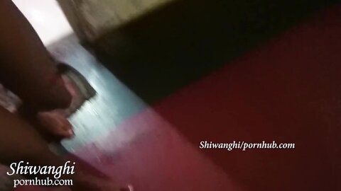 යුෂ බාර් එකේ පිටුපස තබාගෙන සතුටක් ලැබුවා