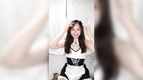 ❤❤女仆装淫荡小少妇，肉丝圆润美臀，特写假屌骑乘，上下套弄深插，让人欲罢不能，表情很是淫荡