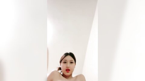 ❤️❤️清纯尤物美少女，外表甜美乖巧，贫乳极品粉穴，站着掰开特写，摆弄各种姿势，让人欲罢不能