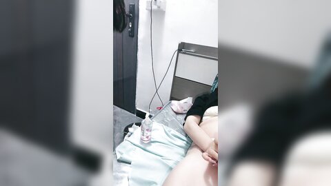 小和尚与姐妹花深夜激情，吃奶玩逼道具抽插，全程露脸浪叫不止，淫声荡语不断，大鸡巴不硬还要各种草真带劲