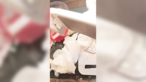 能把自己逼逼搞肿的骚女人，全程露脸情趣丝袜诱惑，道具不停搅拌骚穴，搞的骚逼淫水泛滥高潮不止，精彩刺激