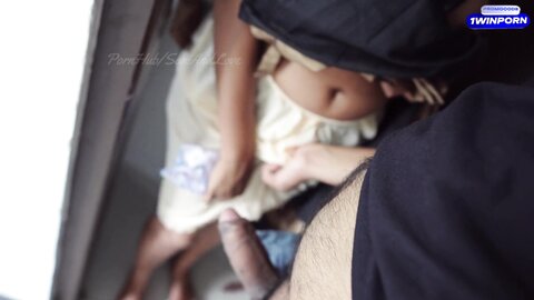 ටීචර්ගේ සාරියට රැවටුන ඩිලිවරිකොල්ලා Sri Lankan Sinhala Sex Teacher Hots