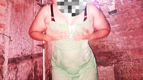 නාන ලස්සන ඇදුම් තෙමුනාම මෝල් වෙනවා Asian Girl Amazing Fun Bathroom