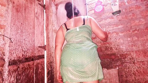 නාන ලස්සන ඇදුම් තෙමුනාම මෝල් වෙනවා Asian Girl Amazing Fun Bathroom