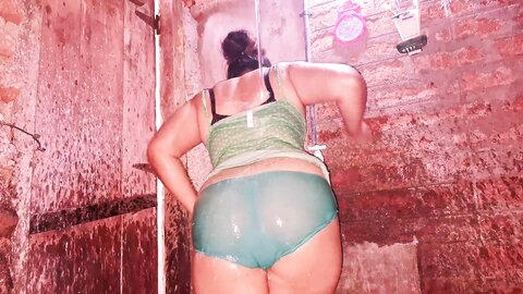 නාන ලස්සන ඇදුම් තෙමුනාම මෝල් වෙනවා Asian Girl Amazing Fun Bathroom